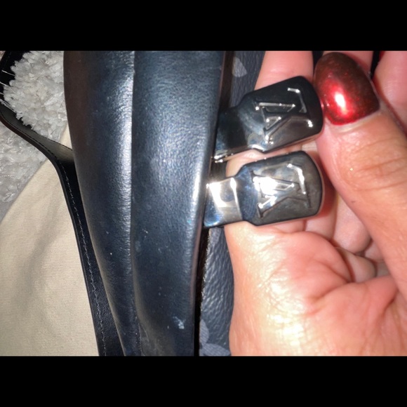 Louis Vuitton - Picture 4 of 7